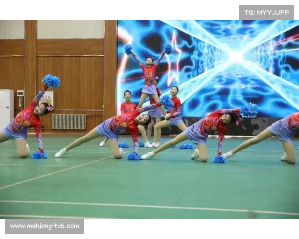 官渡区云师大附属学校啦啦操队全国冠军赛夺金银：31名队员展现团队协作